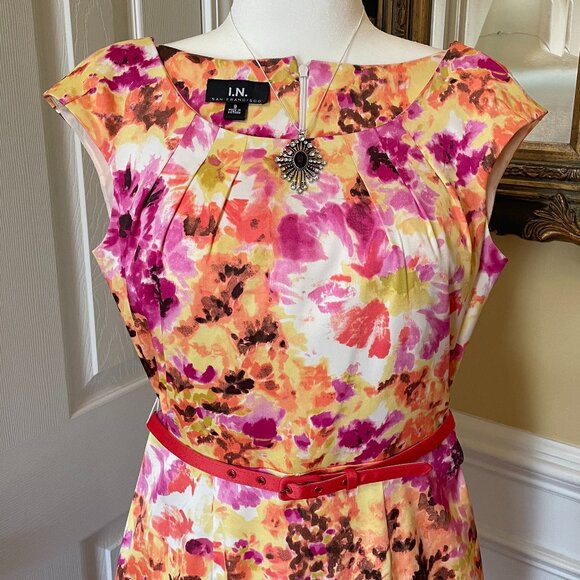 Size 9 Jr sheath dress by I.N. San Francisco. Like New. Bright Colors. Belt Opt. - Picture 7 of 10